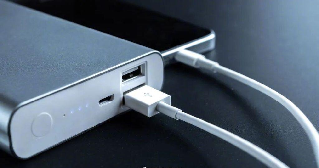 最近啊，咱们常用的充电宝可能要迎来一次大变样了，网上都在传“史上最严”的充电宝新