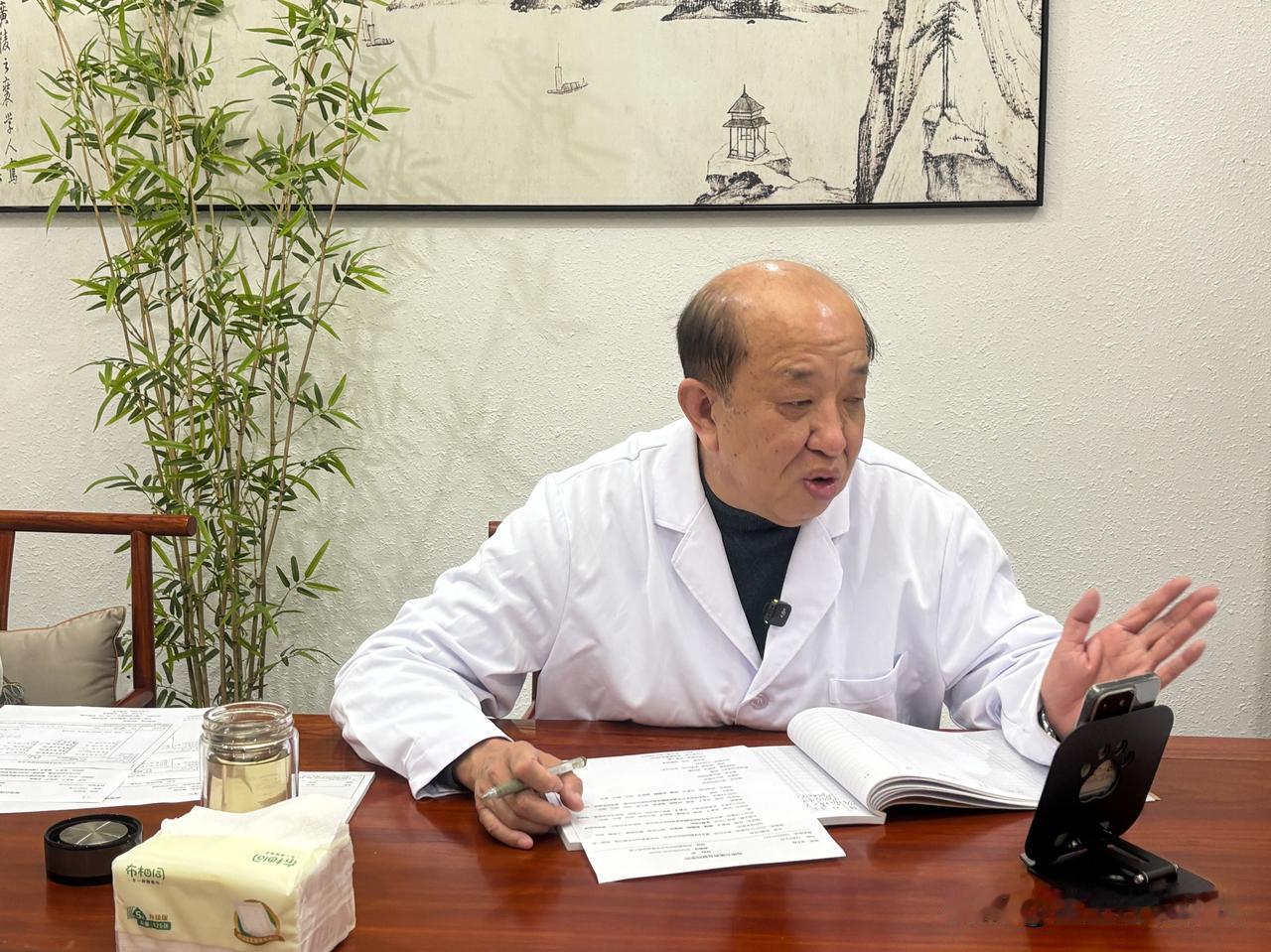 【两招帮孩子，清内热，稳骨龄】很多家长陷入长高误区：只知道给孩子补钙、补营养，
