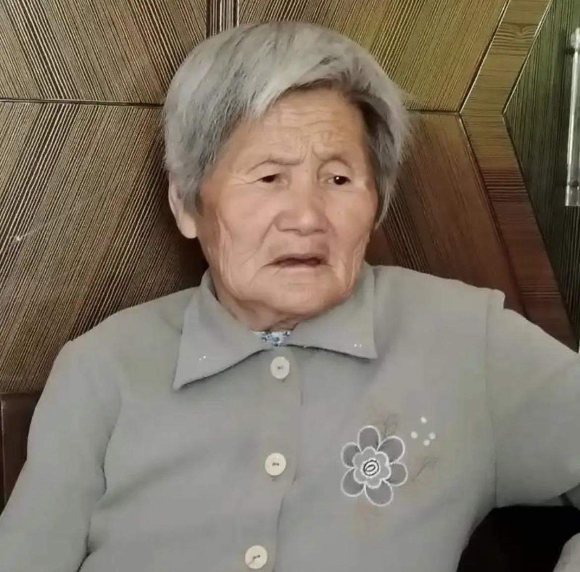 70岁这道坎，走路能看出你离长寿有多近人活一辈子，哪个岁数最关键？不是三十而