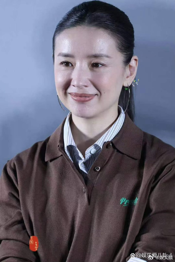 董洁生图状态依旧能打，清冷气质自带氛围感，素颜也难掩温婉精致。