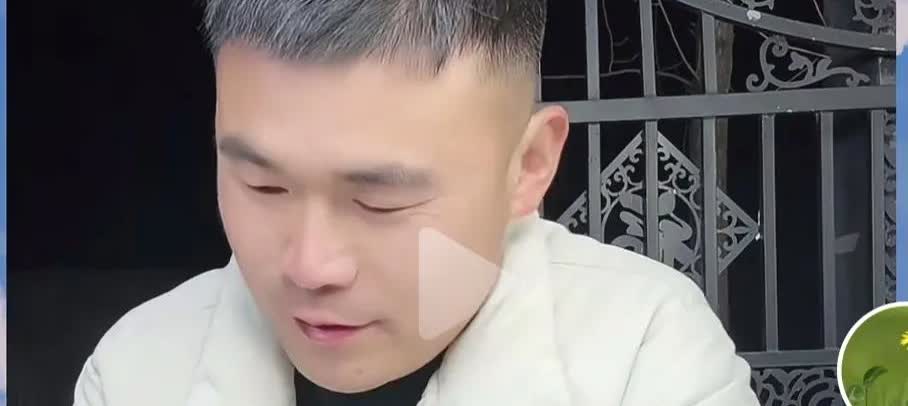 阿杜说李佳不许他去山东？在直播间里，阿杜正和网友闲聊，话题依然是是否要和妈妈