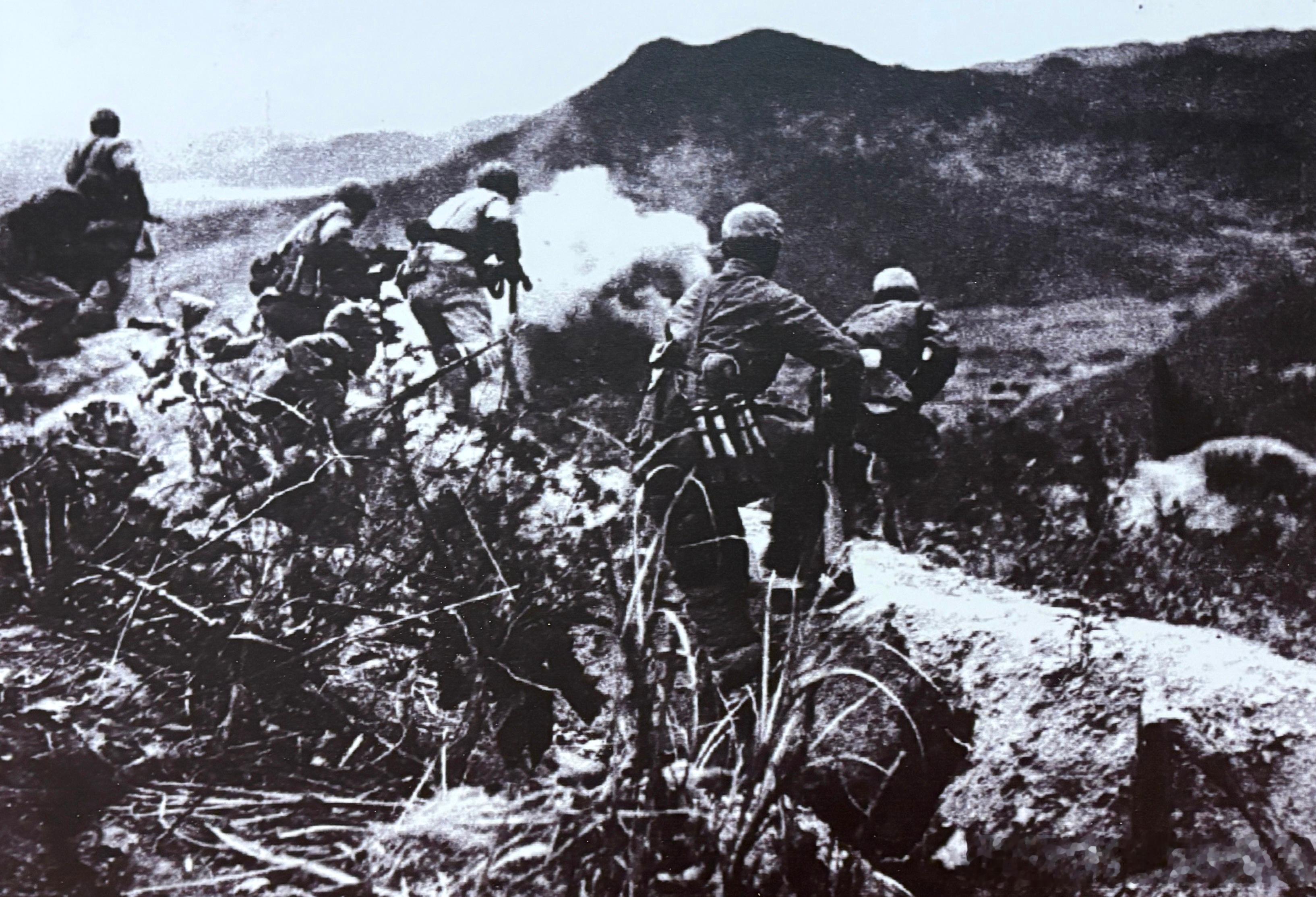1951年11月志愿军第64军191师在马良山战斗中，采取以攻为守，积极防御战术