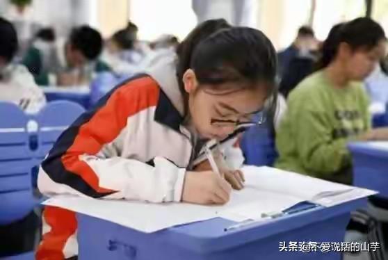 初中的孩子要多管，高中的孩子反而要“少管”！1、初中阶段的学习环境，学生整体水