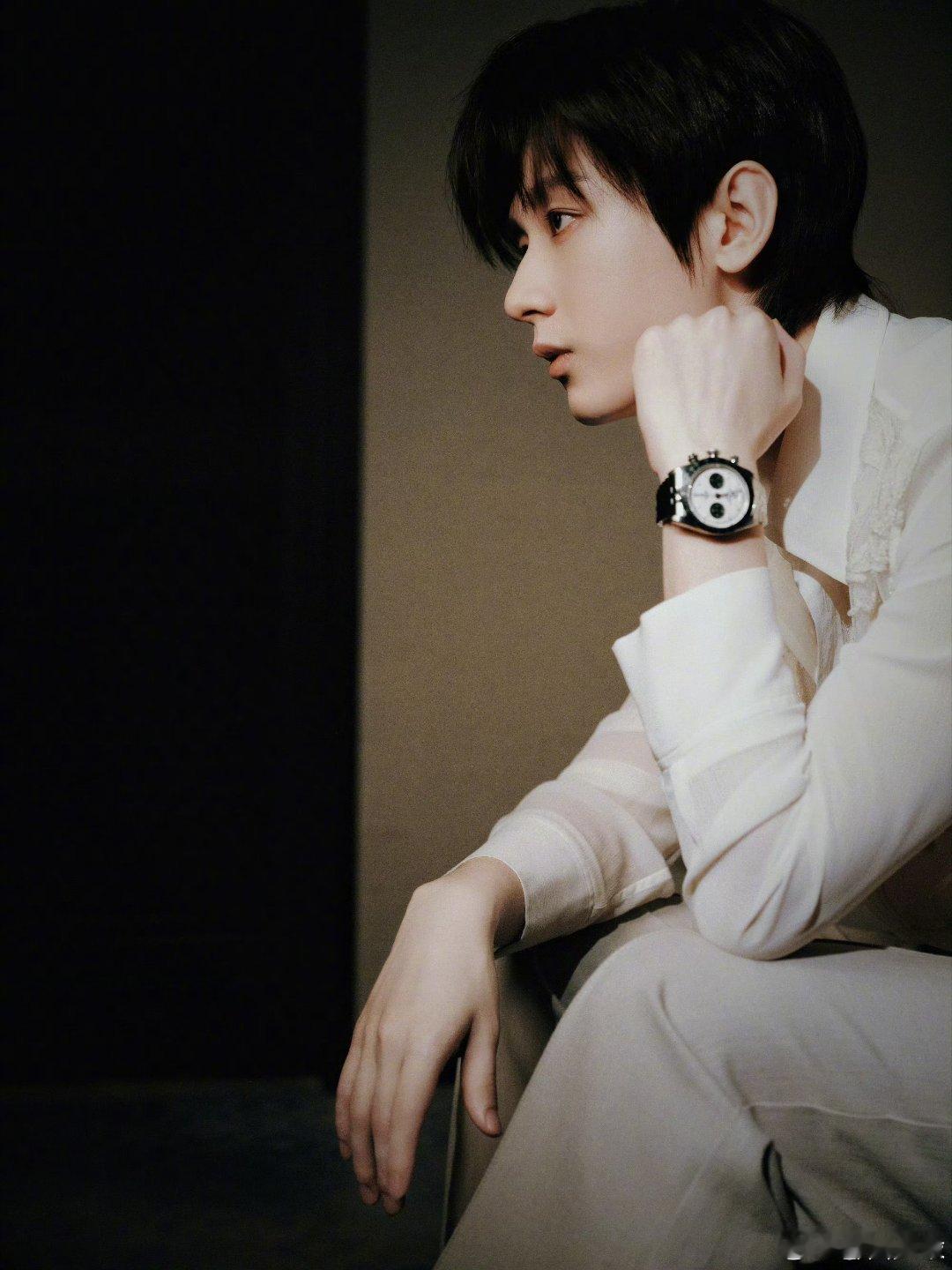 敷尔佳财报里有成毅敷尔佳财报提到了成毅财报盖章认证合作价值，敷尔佳持续深耕与成毅