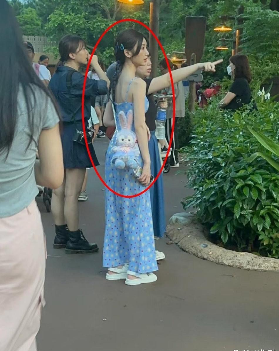 怪不得大家都说明星还是得看生图呢！​​​