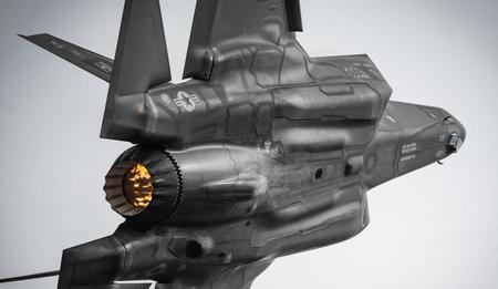 美媒惊呼：歼-35敲响美军警钟，F-35竟是“错误产物”？2025年初，美媒《
