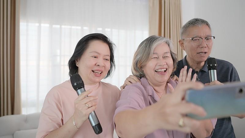 期盼常委会倾听亿万退休群体心声把养老金待遇优化，缩小差距，实现公平合理提上议程