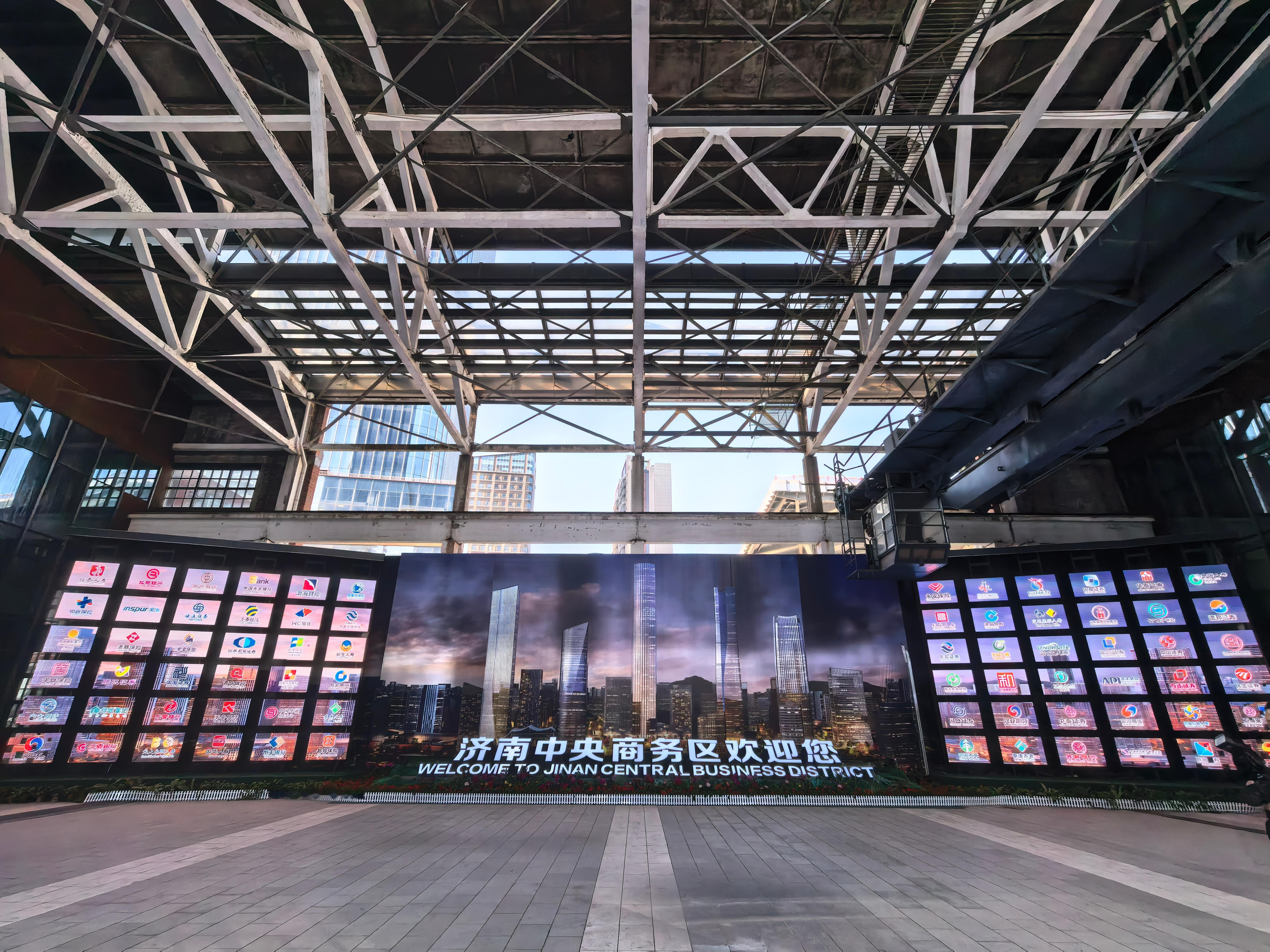 图5中间那栋可是山东第一高，88层。问下网友们：我的工作室你们希望放在第几层今天