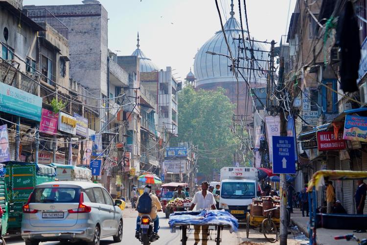 印度遭遇外资撤离潮，制造业拉胯，人口红利变负担。除了冲四失败，2025年印度