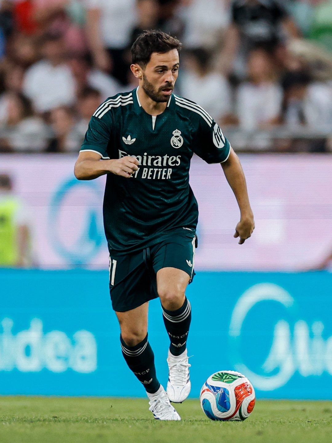 马卡：B席性格方面在皇马给人留下了非常好的印象，他是个非常踏实的人，队友们对他训
