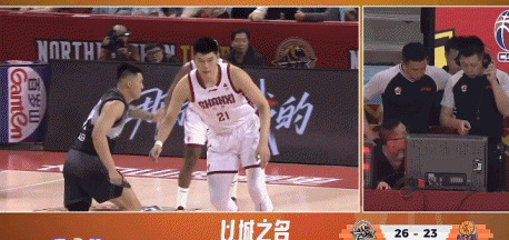 出来混早晚要还！曾繁日的一记断子绝孙券，差点要了刘传兴的命根子，要不是有回放，