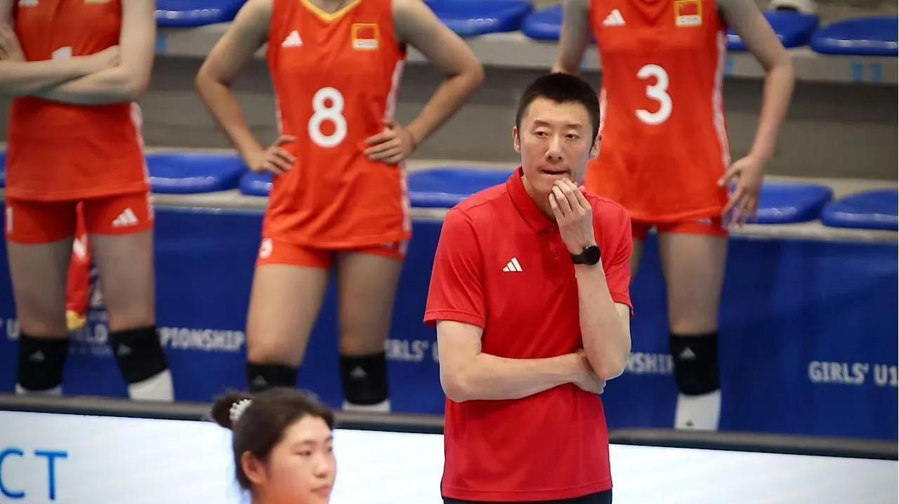 天津女排“希望之星”朱航霆迎来最强对手。U19中国女排3-0横扫突尼斯，黄悦鑫拿
