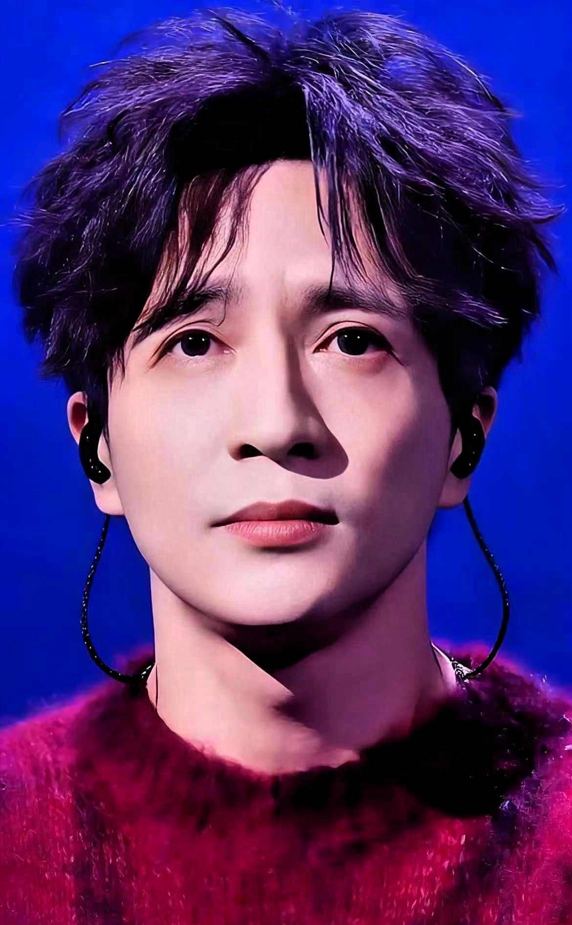 42岁的薛之谦，给所有人提了个醒，那就是，你可以谈恋爱，也可以分手，但一定要