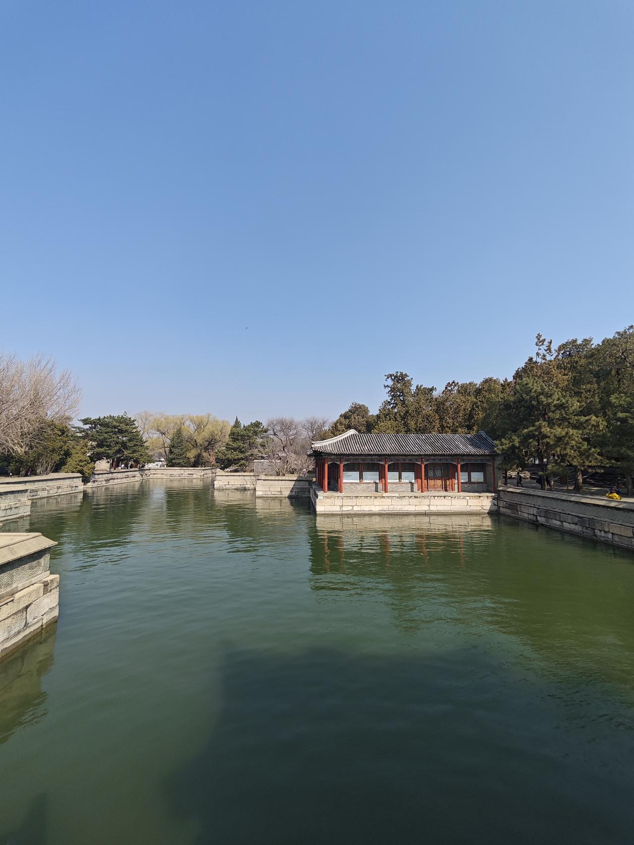 随着年岁渐长，无论你手中有多少存款，都切勿向任何人透露你的真实存款数额，即便对方