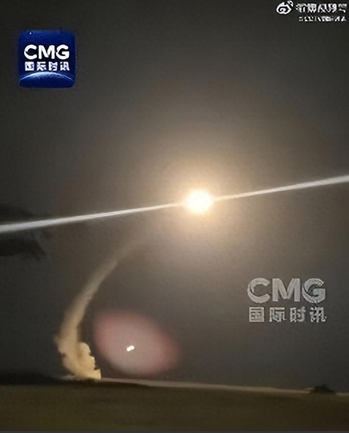 南海方向传来危险的信号！5月6日凌晨，一声巨响划破夜空，美军干了一件史无前例的挑