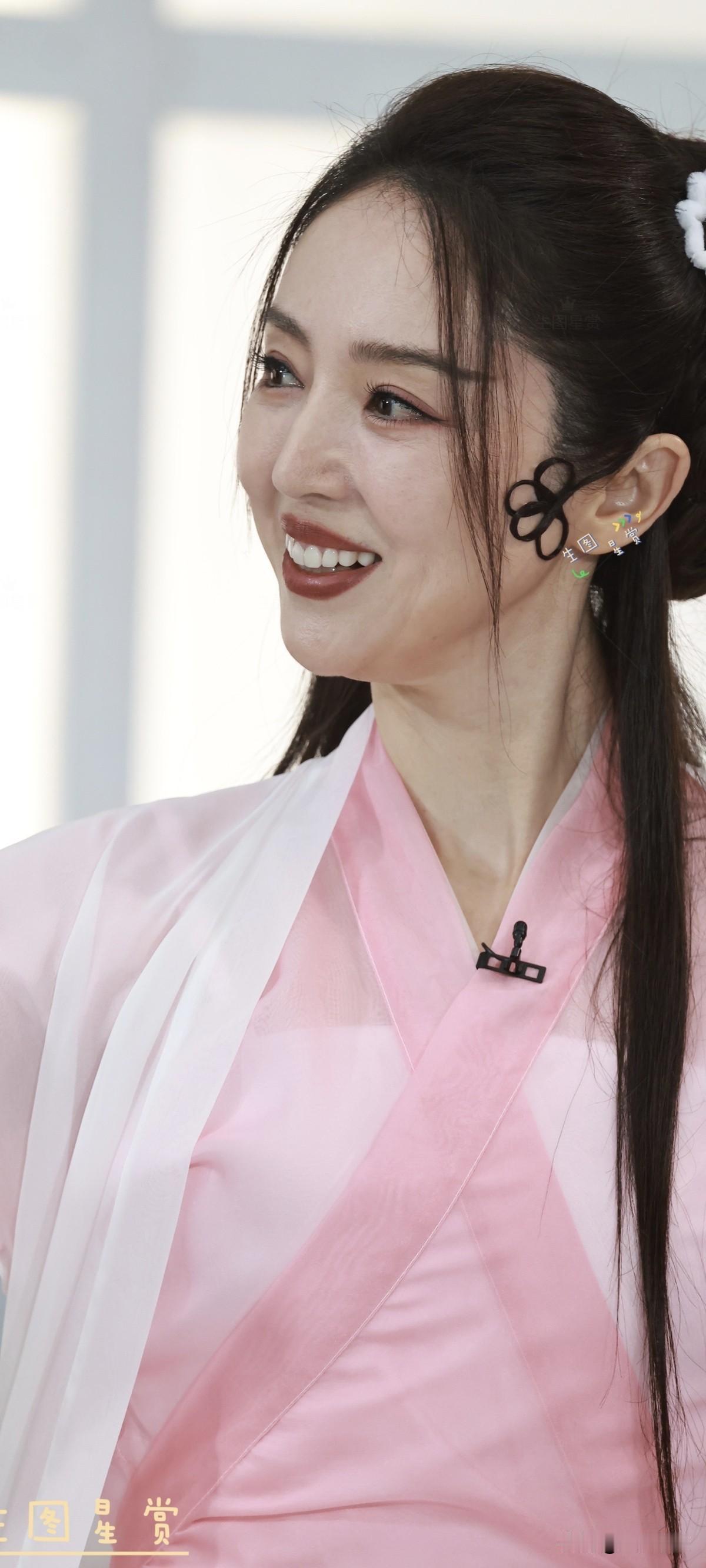 红毯cos白蛇，古风飘然若仙，董璇姐跳舞太好看了吧