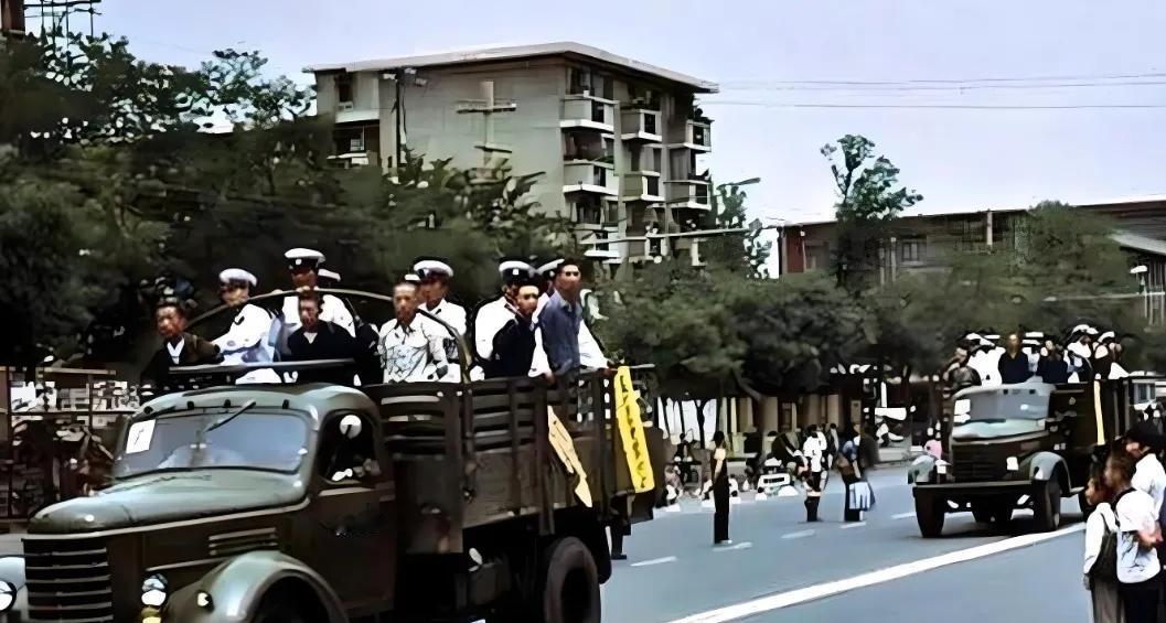 1986年4月30日晚上，邵阳阴雨绵绵，广场派出所民警刘德奇从建设饭店十字路口经