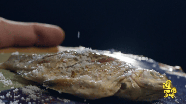 一罐鱼酱要等一年才能吃泰国菜那股上头的鲜味，原来是一年起步的等待换来的。盐和时间