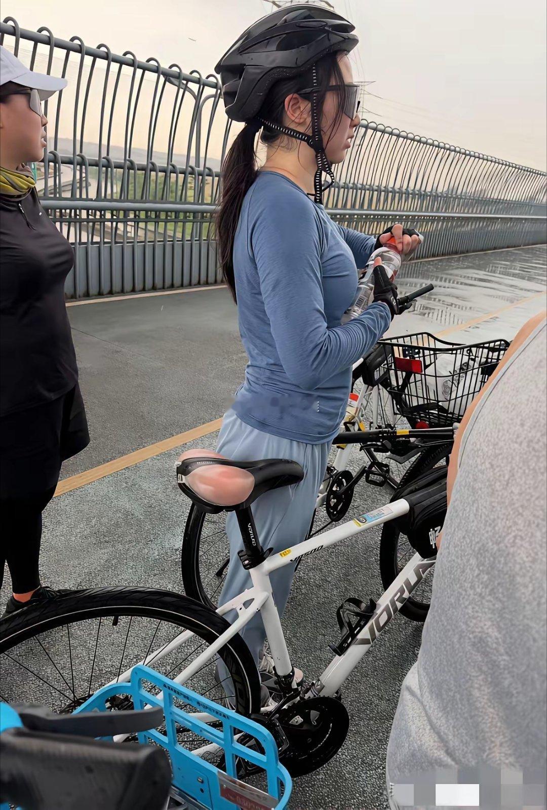 座椅上的是什么？