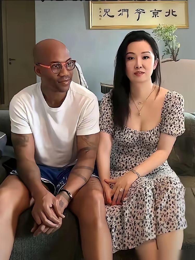 48岁马布里，成了武汉女婿。没有大排场，没有鸽子蛋钻戒。这位前NBA球星，就穿