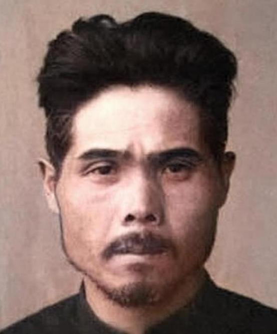 1943年松井曹长用木棒捅进妇女的身体，见妇女痛苦惨叫，大谷上等兵说：“短了，还