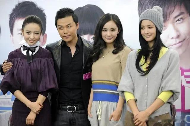 认出来了佟丽娅、陈思诚和杨幂，右边戴帽子的美女是谁啊？愣是没有认出来，她是演员吗