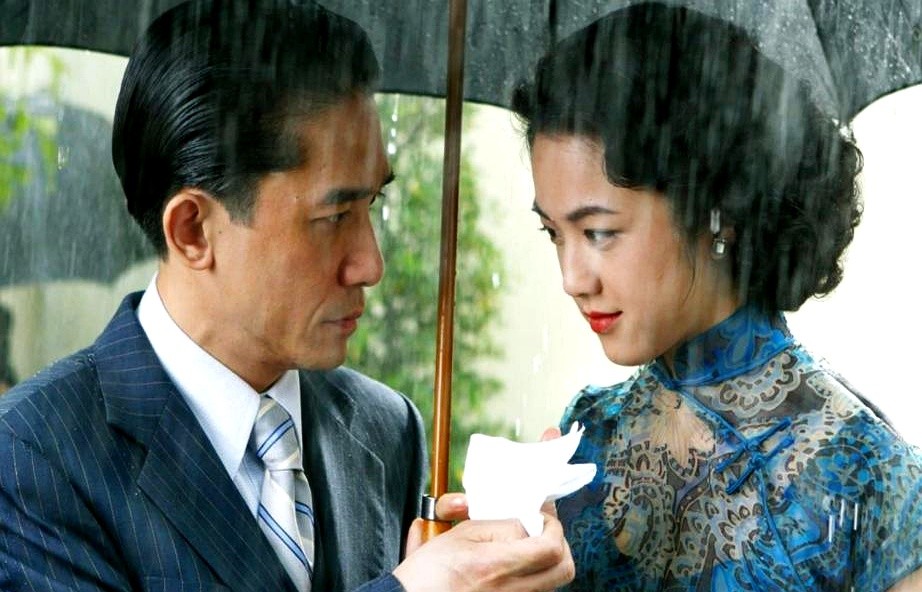 那桌饭，田雨把汤唯的父母请来，想让两位长辈劝她放弃《色戒》。饭桌上气氛凝重，田雨开口了：“只要你不拍