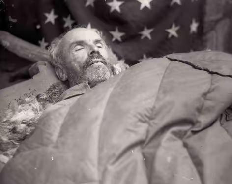 一直以来，对于白求恩，我们宣传的都是他如何高尚、如何伟大，但却很少有人知道，他为