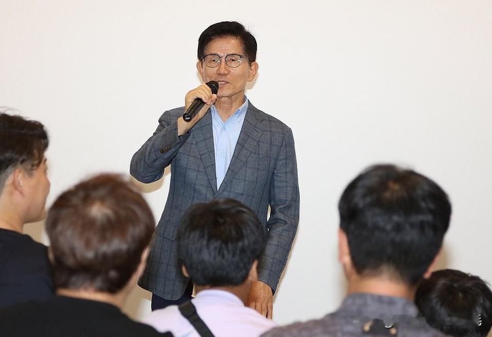 金汶洙谈政党革新：“先看是否在做该做的事”，挑战党权态度待定11日韩国国民力