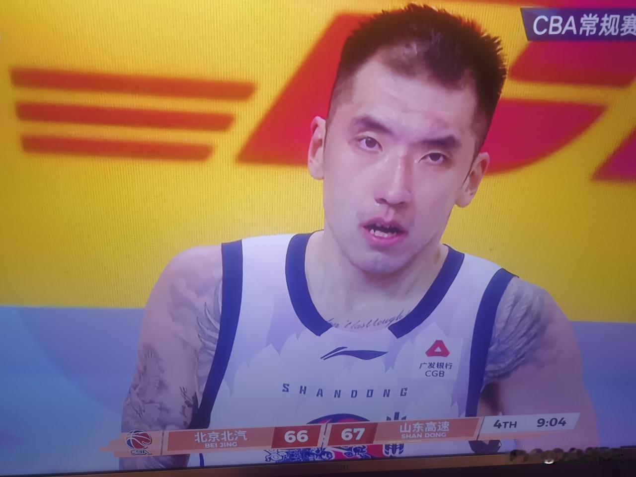 这一场球为什么引起了各路媒体的关注？刚刚山东高速男篮客场压哨绝杀北京北汽男篮，所