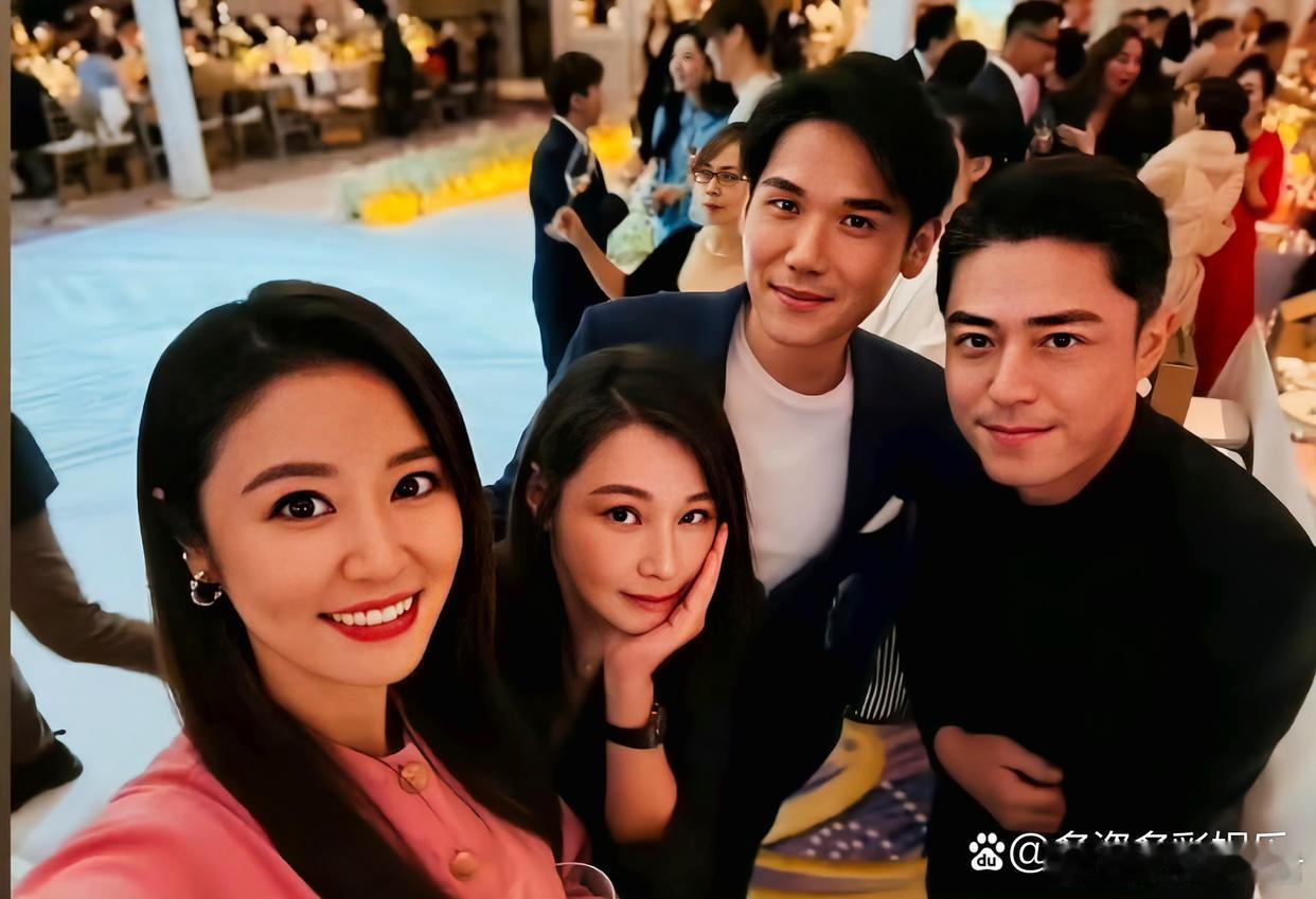 霍建华林心如合体参加邱泽许玮甯婚礼，两人还是那么般配幸福，有两个人的衬托，显得邱
