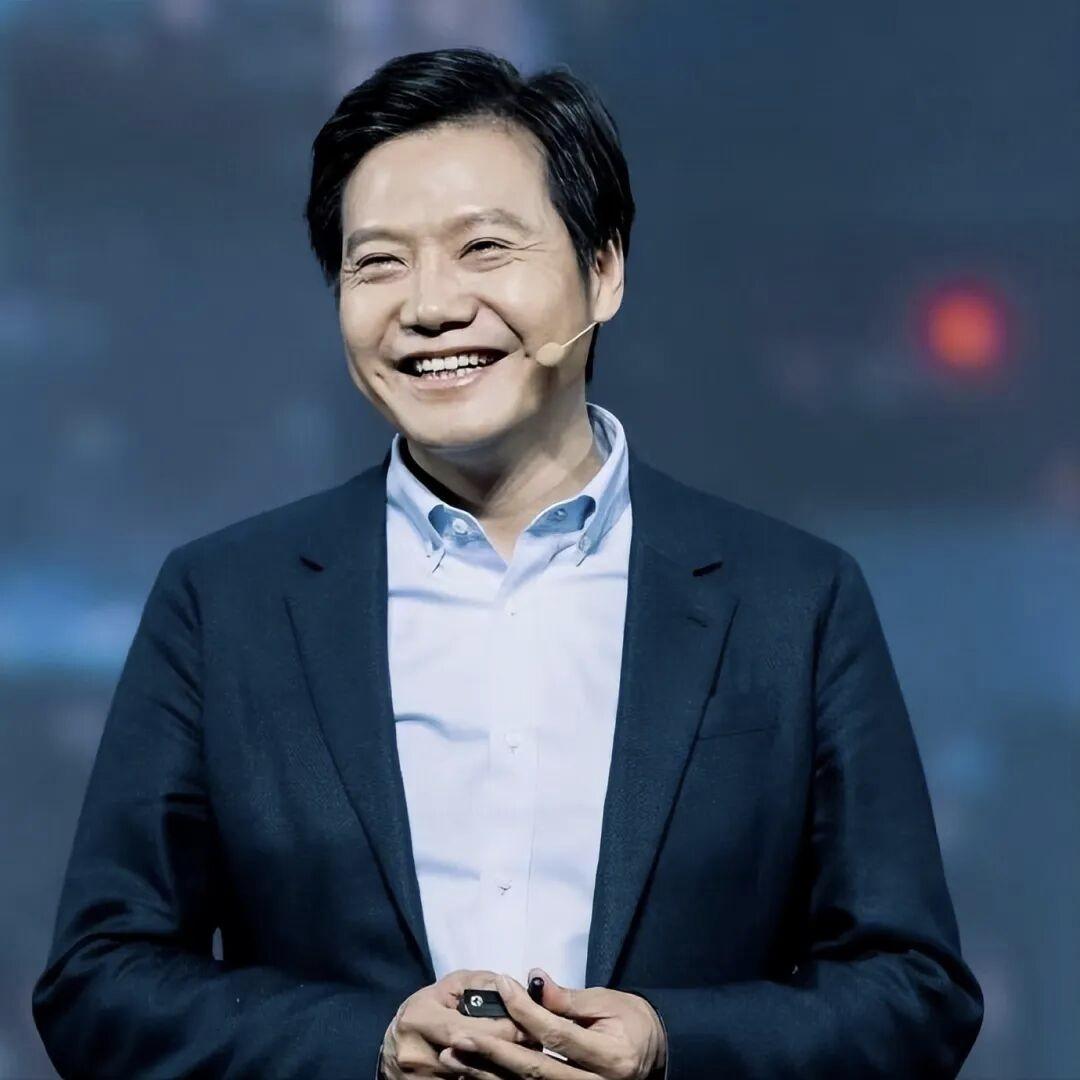 雷军：从创业小白到中国科技巨头的领航者在中国科技圈，有这样一位传奇人物，他用