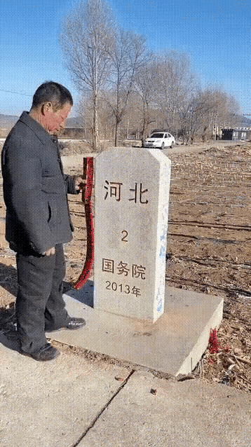 绝了！河北这位大哥，直接把智慧用到了极致！本地不让放烟花爆竹，他直接跑到两省