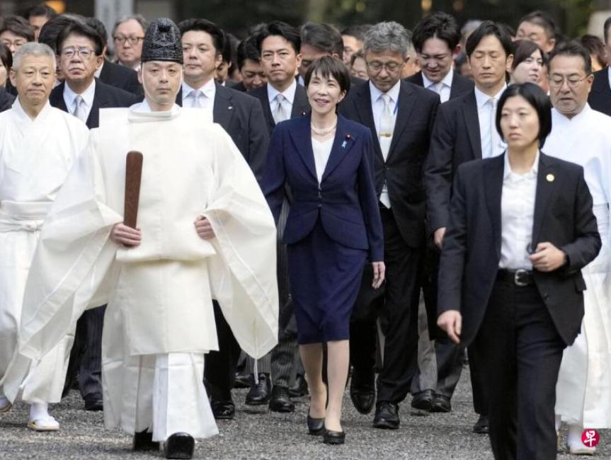 日本首相高市早苗这操作简直太逗了！1月5号刚参拜完伊势神宫，转头就跟媒体巴