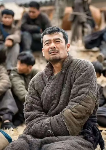 我觉得宋佳伦火不起来不是他没演技，也不是他没作品，而是他太低调了。