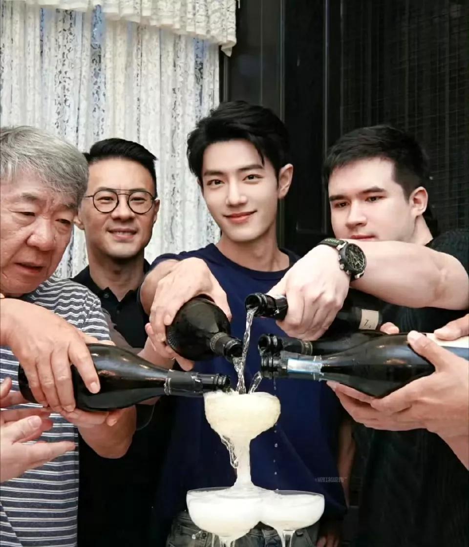 哈哈~酸言酸语还不承认肖战好看……