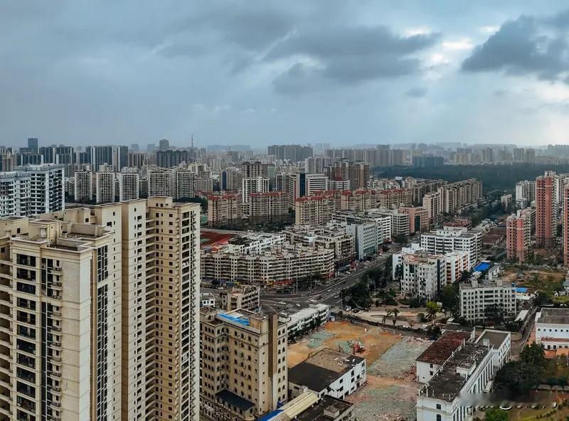 海口楼市：1月5日‑8月12日，海口湾从1.7万跌至1.5万，国兴由1.6万
