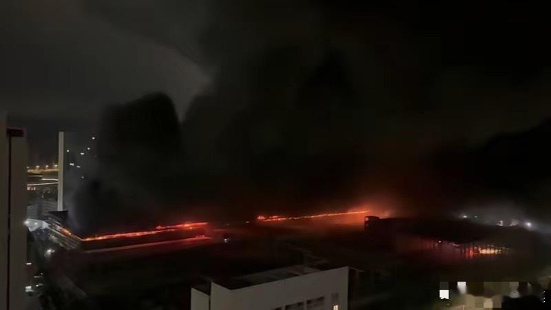 深圳比亚迪大火，烧毁超千辆车！官方通报：不是电池自燃4月14日凌晨2点48分，深