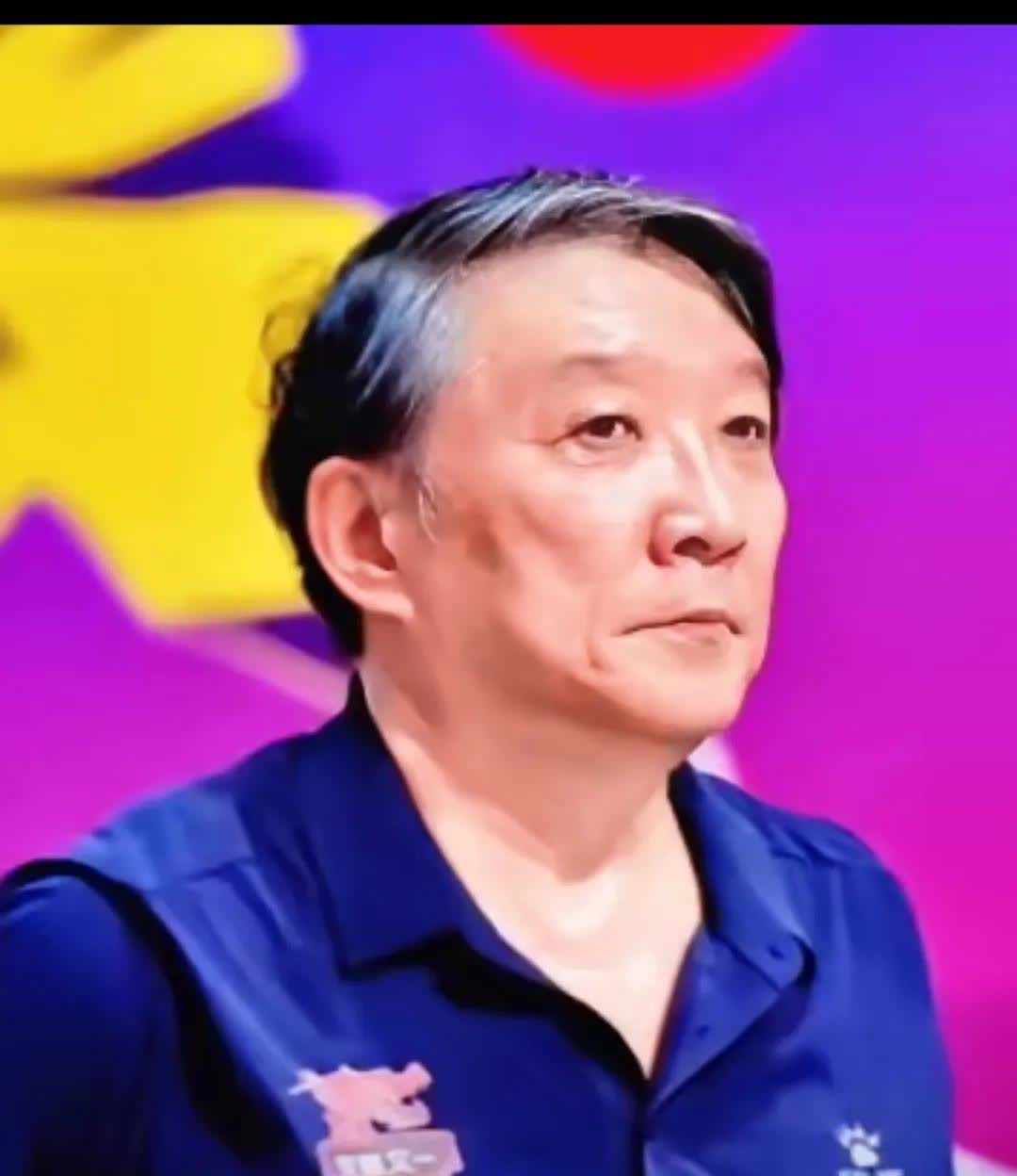 全国人民对宫鲁鸣“宫本一郎”的外号骂声不断。并非因其带队女篮成绩，而是处
