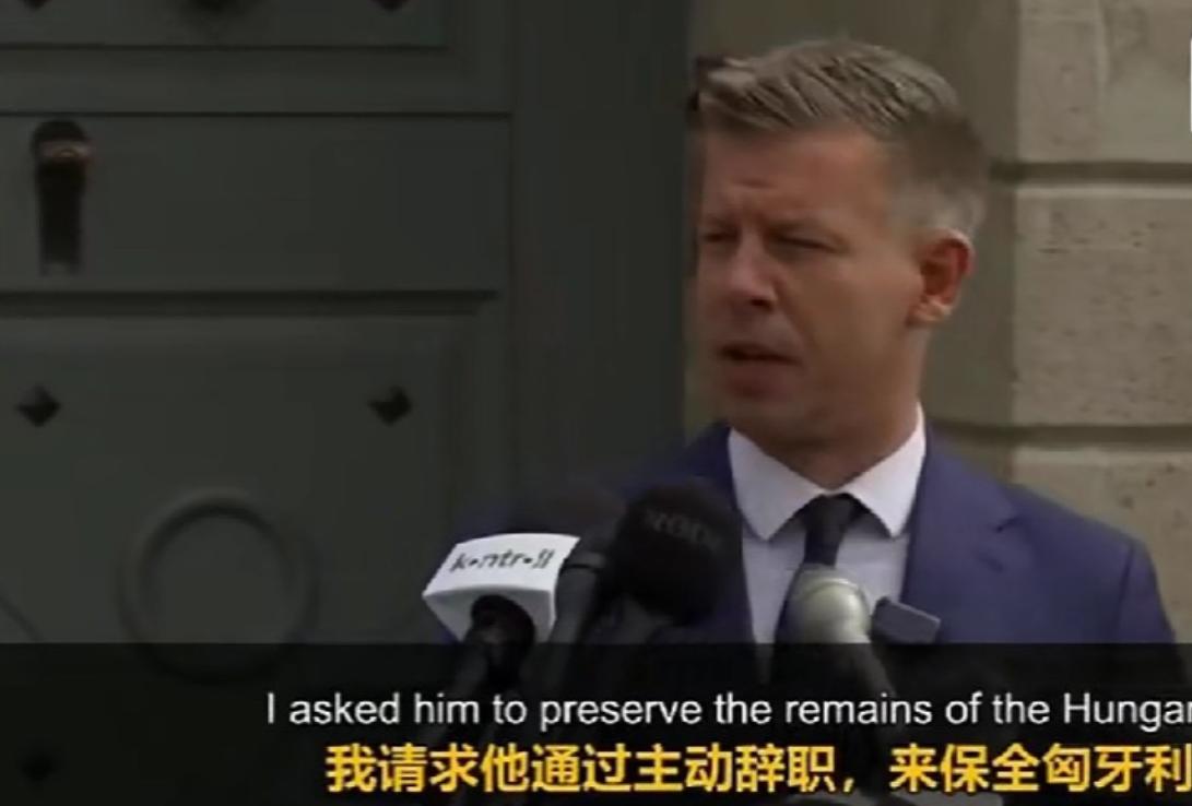 这就是西方选票选举的悲哀！一旦选上，全盘否定上一届政客的做法。西方选票选举的