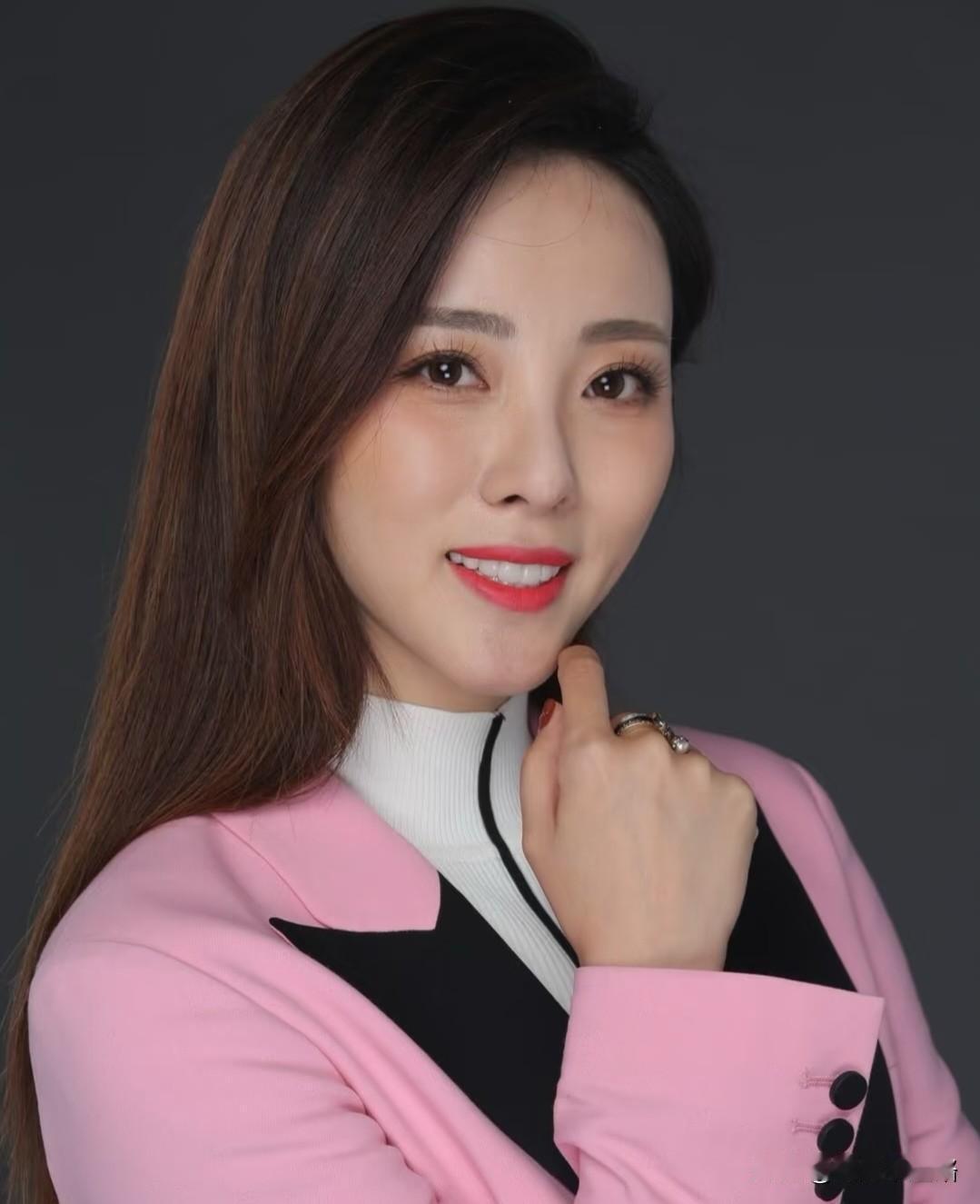 今年春晚一播，不少人都开始疯狂怀念李思思了！对比下来，气场和台风真的不一样。作