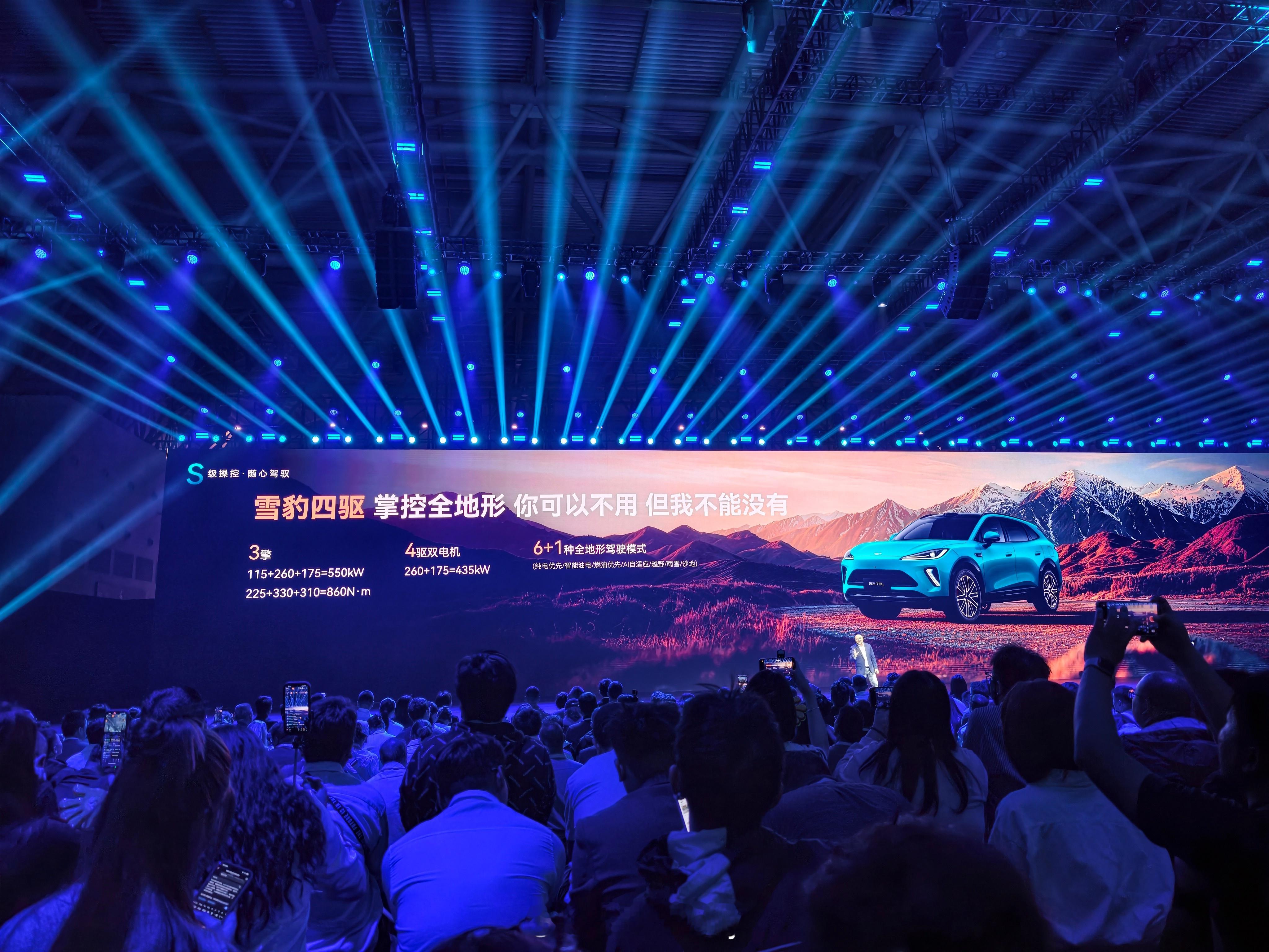 风云T9L好驾控全安排，鲲鹏超能电混CDM6.0澎湃动力随叫随到，犀牛H增程电