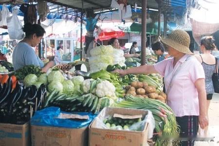 是我太穷了，还是这个世界疯了？昨天在某多多买菜，30块钱买了一大堆，拎不动那种