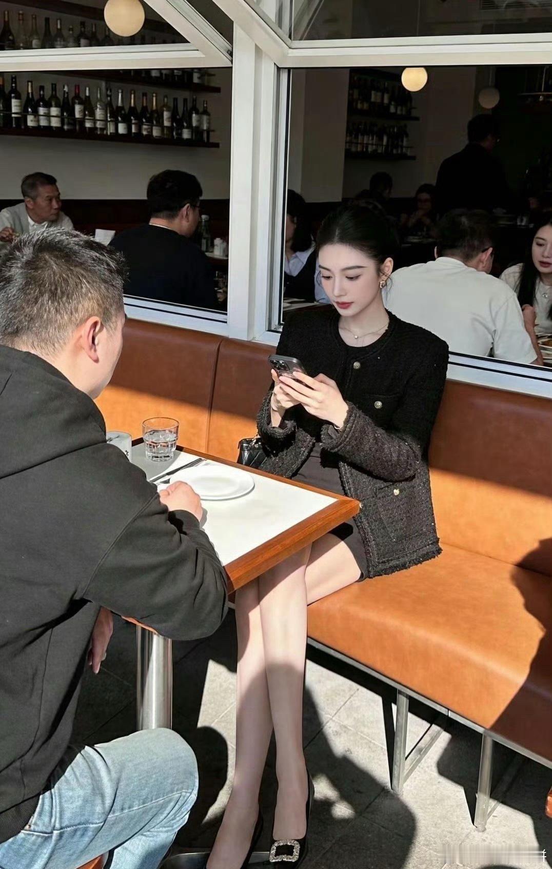 朋友们，相亲到这种高冷的怎么追？