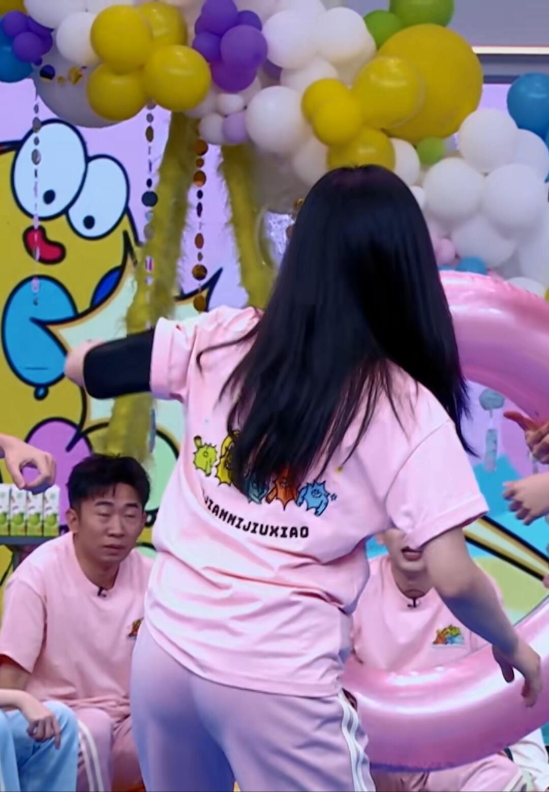 张婧仪背影杀张婧仪这辈子都不可能主动追人