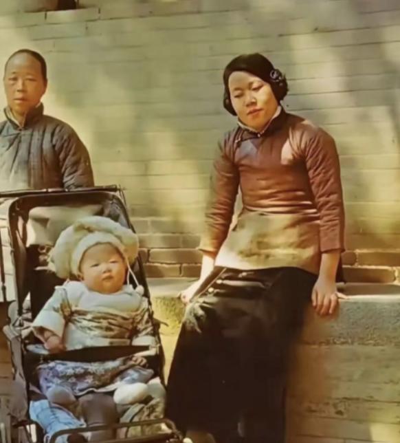 这是宋霭龄27岁的真实相貌！嫁山西孔祥熙才1年多，就生下长女孔令仪。你看