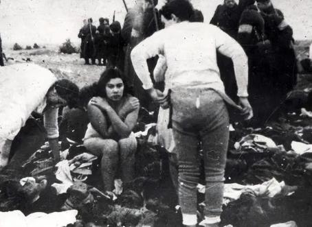 1944年，变态的纳粹士兵将女囚集中到广场，下达一“羞耻”命令，将身材不符合标