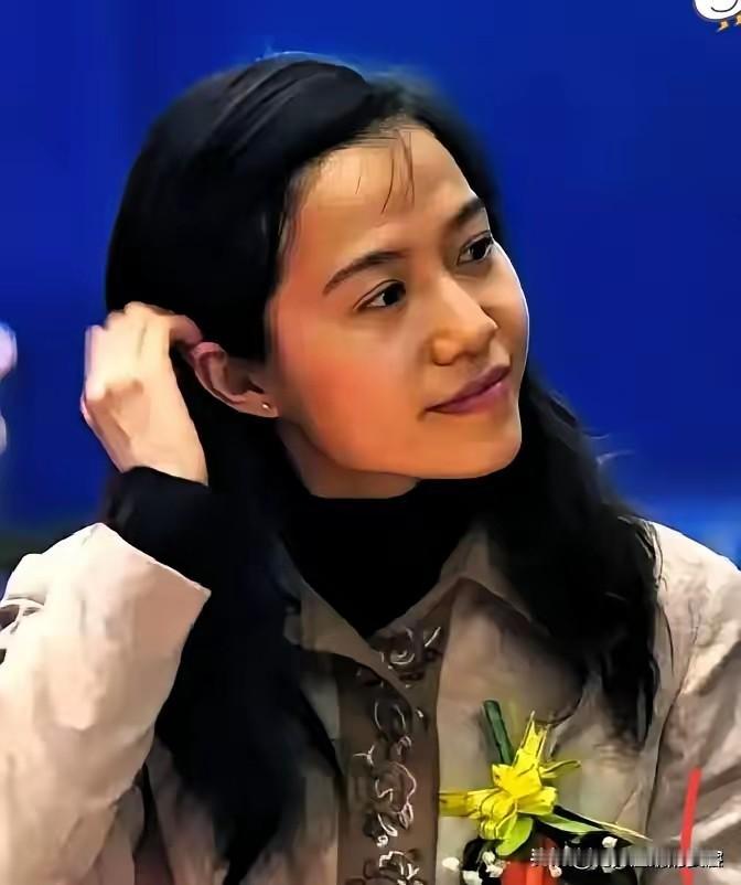 她搬出清华园那天，没人送行。​不是没人来，是她谁也没告诉。​几箱手稿，一个行