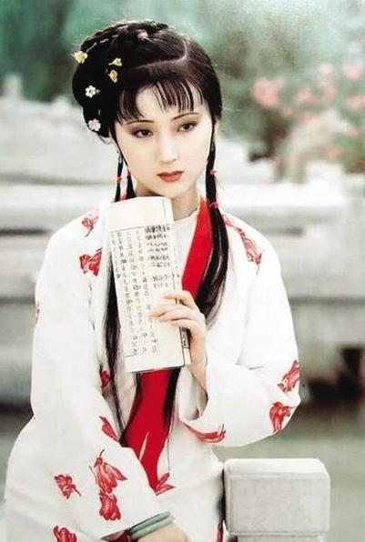 林黛玉的绿窗纱，让贾母十分恼火，王夫人更是如坐针毡《红楼梦》第四十回，贾母带