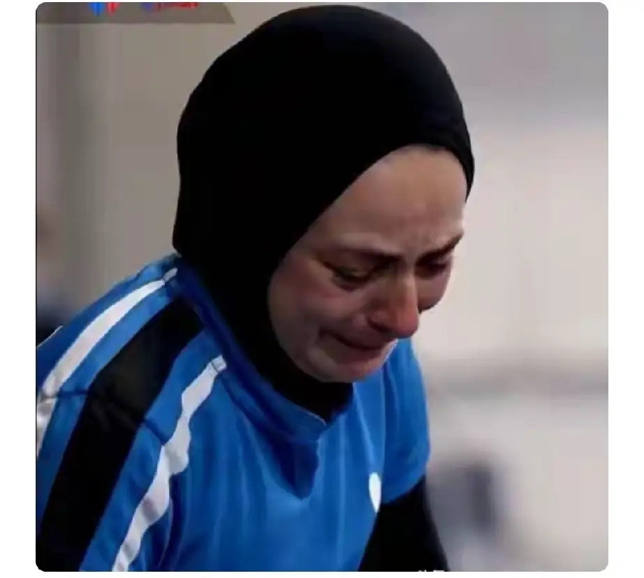 梅谢芙哭的让人同情，连个陪练都没有，和孙颖莎打之前，还是孙颖莎给她当的陪练！要不